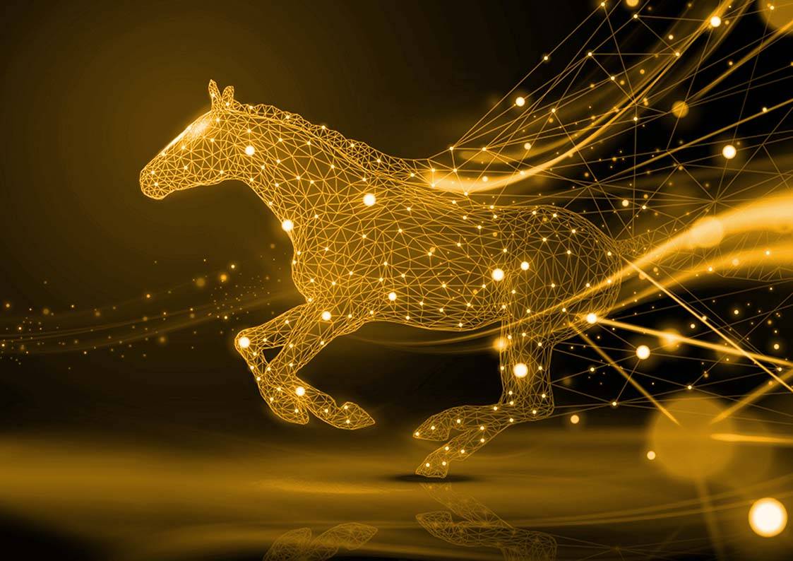 Ein goldenes Pferd läuft auf schwarzem Hintergrund.