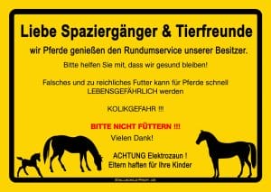 Ein Plakat mit einem Weideschild Pferd „Liebe Tierfreunde“ und einem Pferd im Hintergrund.
