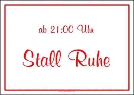 Ein Stallschild Stalltafel „Abäppeln“ weiß (Kopie) mit der Aufschrift „Stallherrschaft“ in Rot und Weiß.