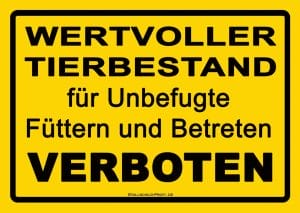 Ein gelbes Schild mit der Aufschrift Weideschild Pferd „Vorsicht Elektrozaun“ (Kopie).